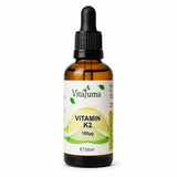 Vitaluma Vitamin K2 Tropfen 100 µg in hochwertiger Braunglasflasche mit Pipette als klares Produktfoto